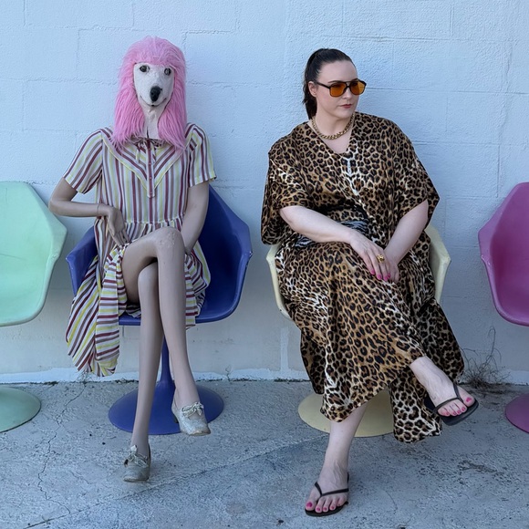 — MEET YOUR POSHER — - Picture 16 of 16